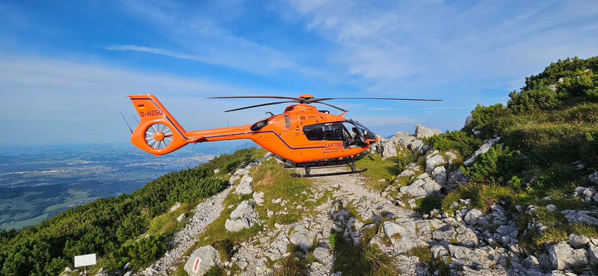 Christoph 14 gelandet auf einem Bergwanderweg. Euer Weg zum Christoph 14 Shop