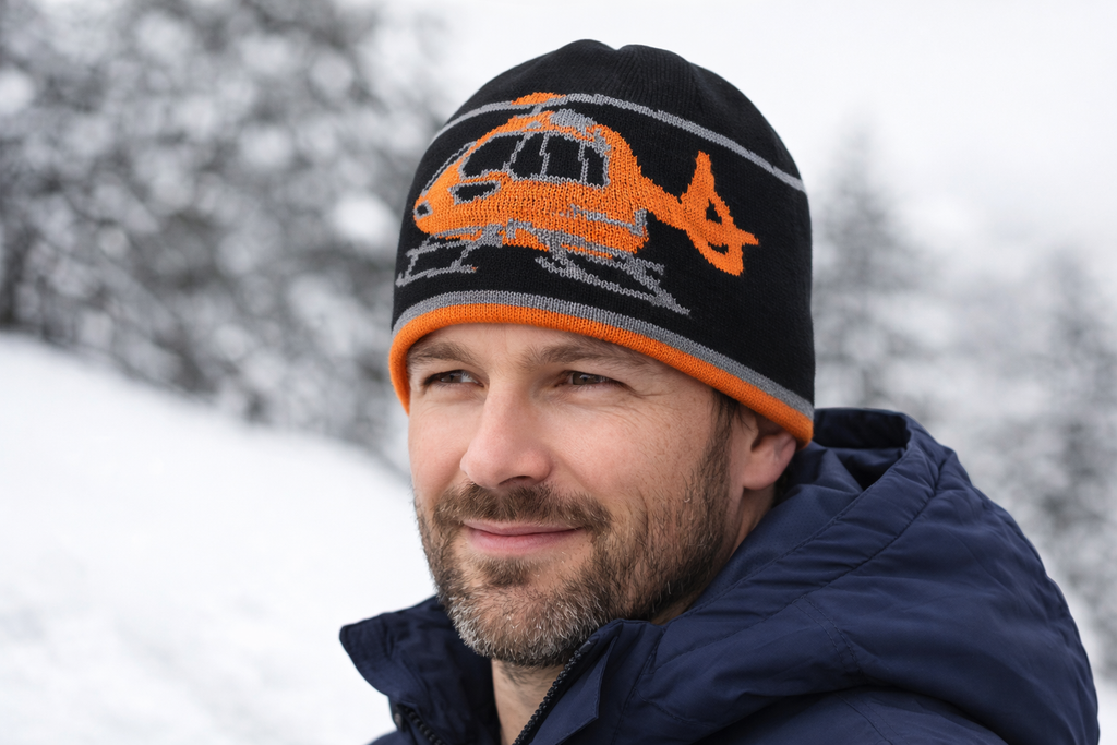 Mann trägt Christoph 14 Wintermütze