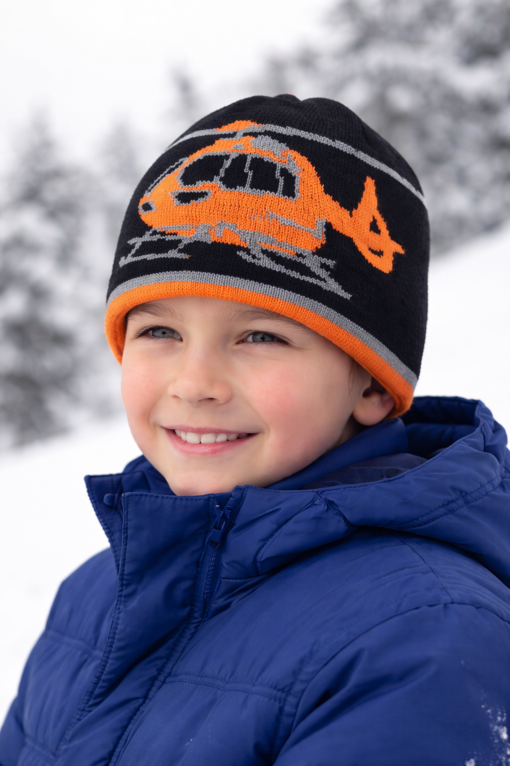 Junge trägt Christoph 14 Wintermütze