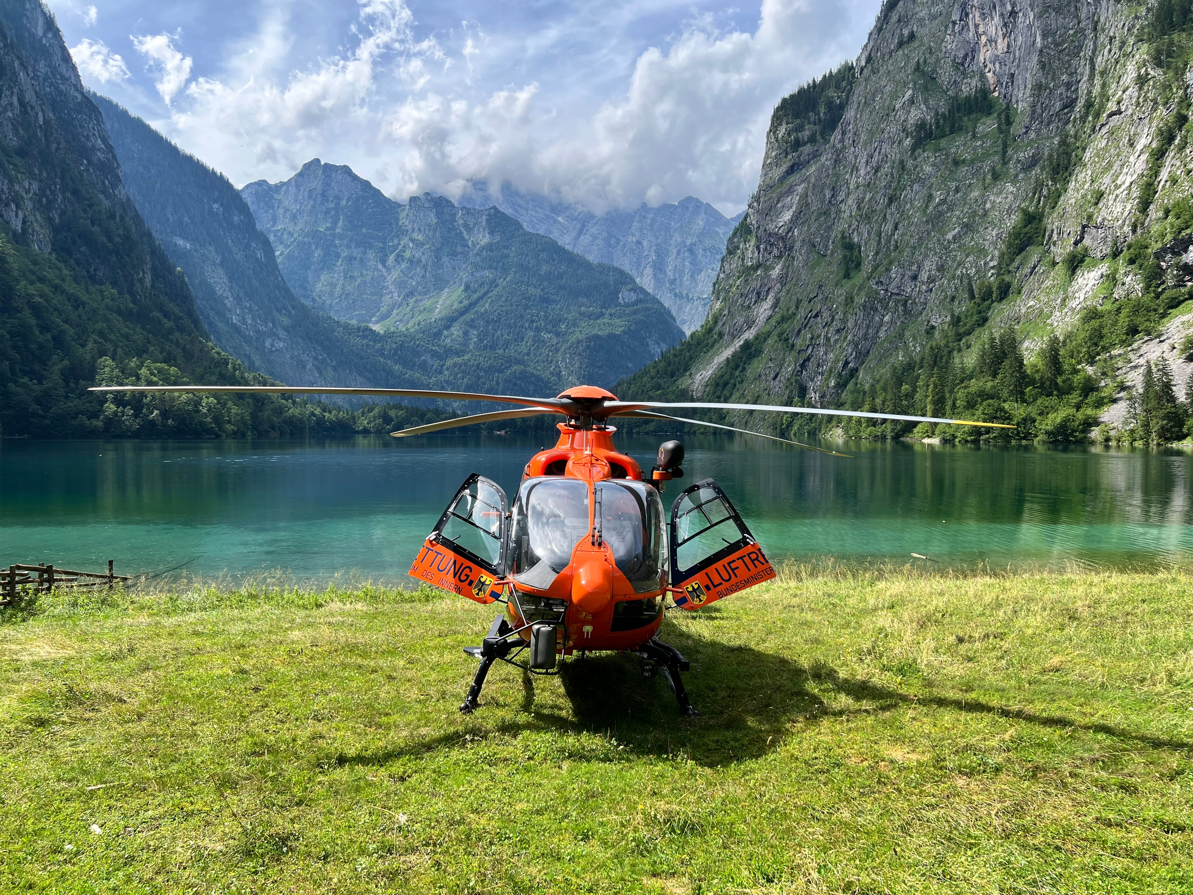 Christoph 14 auf einer Wiese bei der Fischunkelalm, Obersee in Berchtesgaden